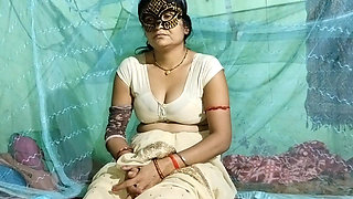 Land ke upar baithkar chuchi matka matka ke chudati bhabhi
