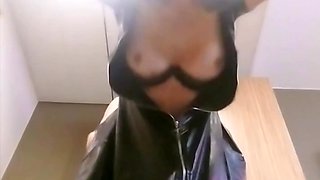 ses gros seins ballotent en levrette
