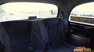 Lady faux taxi - Amber Jayne and atlanta moreno get caught in public having lesbo sex in a taxi