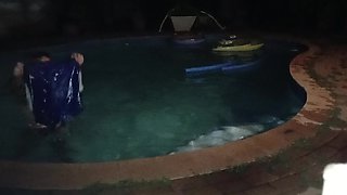 Nieghbours Wife Handjob Finger Fucking in Swimmingpool