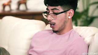 Mommy’s Boy - side fuck xxx