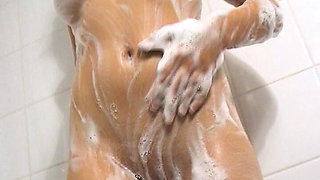 Lisa Nuta in the Shower