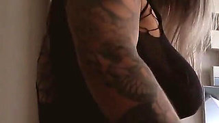 MILF Masturbates with Her Sex Machine Until She Explodes in a Huge Squirt