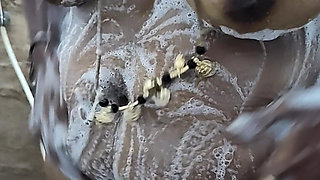 Beautiful Aunty Hot Bathing After Oil Massage