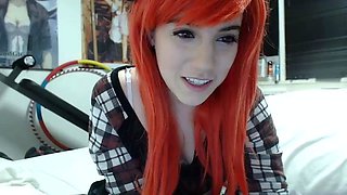 Very hot amateur thai teen girl toying her pussy on cam