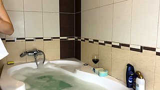 Beauty small tit amateur teen masturbating her shaved pussy