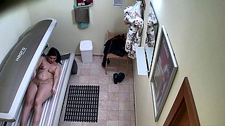 Big ass MILF in solarium