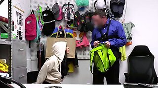 Eating out n fucking pierced busty thief