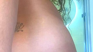 Amateur czech babe stripping and taking shower