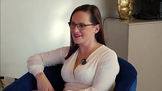 Nina, 35, business manager in Aix-en-Provence (13)! - Jacquie et Michel TV