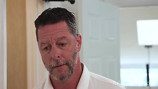 COUGAR Wanks Her Hall Pass, Invites five Dudes To Wreak Havoc In Her - Wank Vegas, Clarke Kent