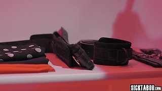 Raunchy mom wants a lesbian submission