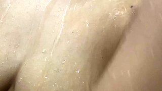 Horny Tamil Aunty Bathing Scene