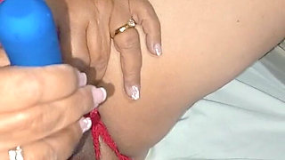Big Clit and Pussy Playing I Put a Big Dildo in Her While She Plays with Her Clit with a Vibrator