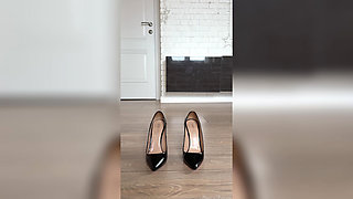 Pumps off, Power on - High Heels Rip off