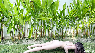 Tropical Outdoor Full Body Flow to Start the Day - Grey Desire