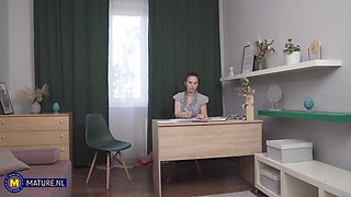 Hairy Stepmom Isadora Has Her Hairy Pussy Licked By Her 22 Year Old Stepdaughter Nicole Murkovski