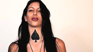 Tiffany takes care of the customers... - Jacquie et Michel TV