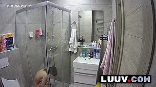 LUUV. Sexy Kareflore films her homemade shower routine for her real show