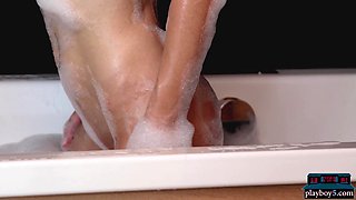 Ukraine bring us petite cougar Diana Lark