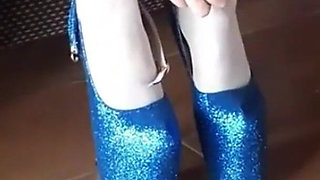 MILF Wearing Peep-toe Heels