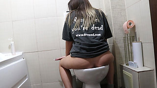 Farting in Toilet