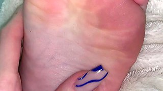 Flexible foot fetish masturbating with feet and hands