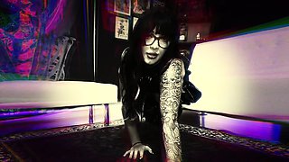 Goth slut gives blowjob in preparation for hardcore pounding