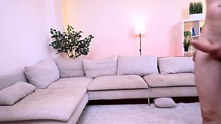 Amateur girlfriend gives blowjob with huge facial cumshot