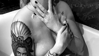 Amateur Big Boobs jerks Big Dick