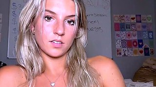 Amateur Webcam Cute Teen Plays Solo with Big Dildo