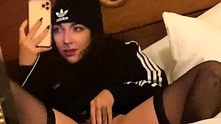 Amateur czech teen in her first toy induced orgasm