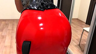 Amateur cd in latex masturbating dildoing