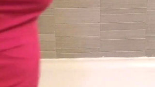 Blonde MILF peeing in the bathtub