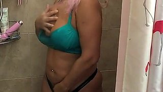 Sexy Wife Straight off the Beach to Rinse off Shower Gets Herself off Like a Depraved Slut