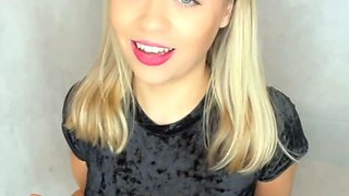 Masturbating loving babe solo toy plays with enthusiasm
