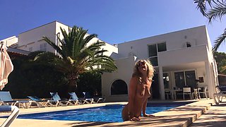 Glamour blonde babe outdoor deepthroat