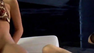 Big ass small tits brunette and blonde crave a threesome