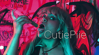 Morrigan & the Substance - Latex, Pantyhose Stuffing & Foot