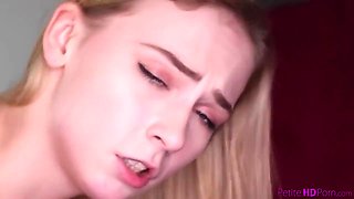 My Stepsister Unexpectedly Spreads Her Legs