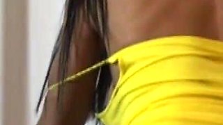 Gymnastics and masturbation for Sofia Cucci who enjoys like never before