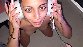 Gamer Girl Is Very Bad at Games but Very Good at Giving Blowjobs