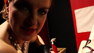 Maitresse claudiacuir bdsm femdom anal fisting on male slave