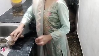 College Girl Ko Hotel Me Le Jakar Jabar Dasti Doodh Daba Kar Pela
