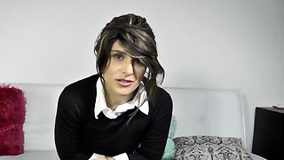 Petite small tit babe with perfect pussy masturbates
