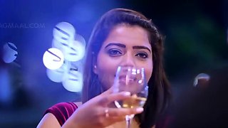 Indian babe toys her pussy on webcam