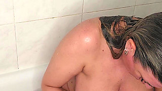 Maisie Lewis Fucks Herself in Shower