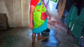 Tamil - Dress Washing Housewife Aunty Sex