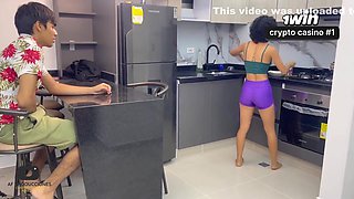 Me Mastrubo Rico En Cocina Mientras La Puta De Mi Hermanastra Me Seduce Con Su Culo Rico - Verified Amateurs