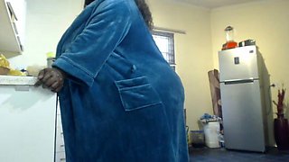 Ebony BBW Masturbating and Shaking Her Big Booty